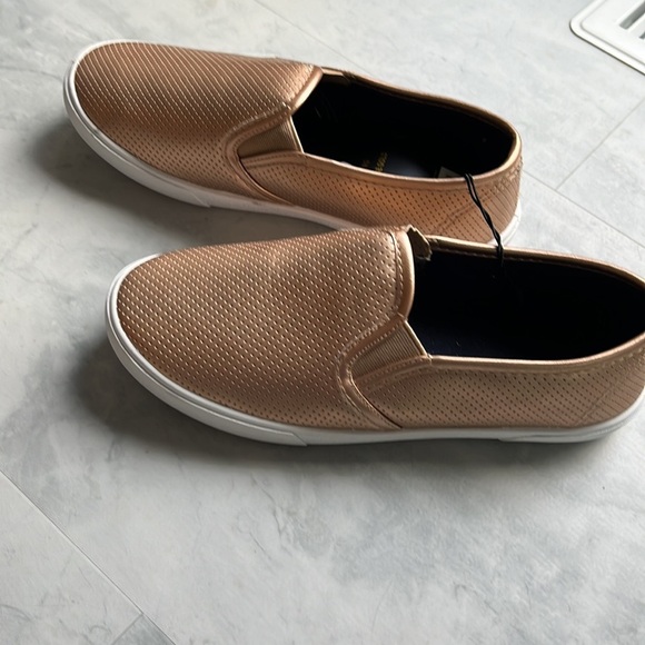 Nicole‘s boutique Shoes rose gold  flats  casual shoes  slip on sneaker
NWT Sz 6 - Picture 3 of 7